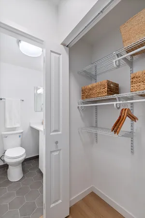 $2,095 | 1650 West Roscoe Street, Unit 207, Chicago, IL 60657