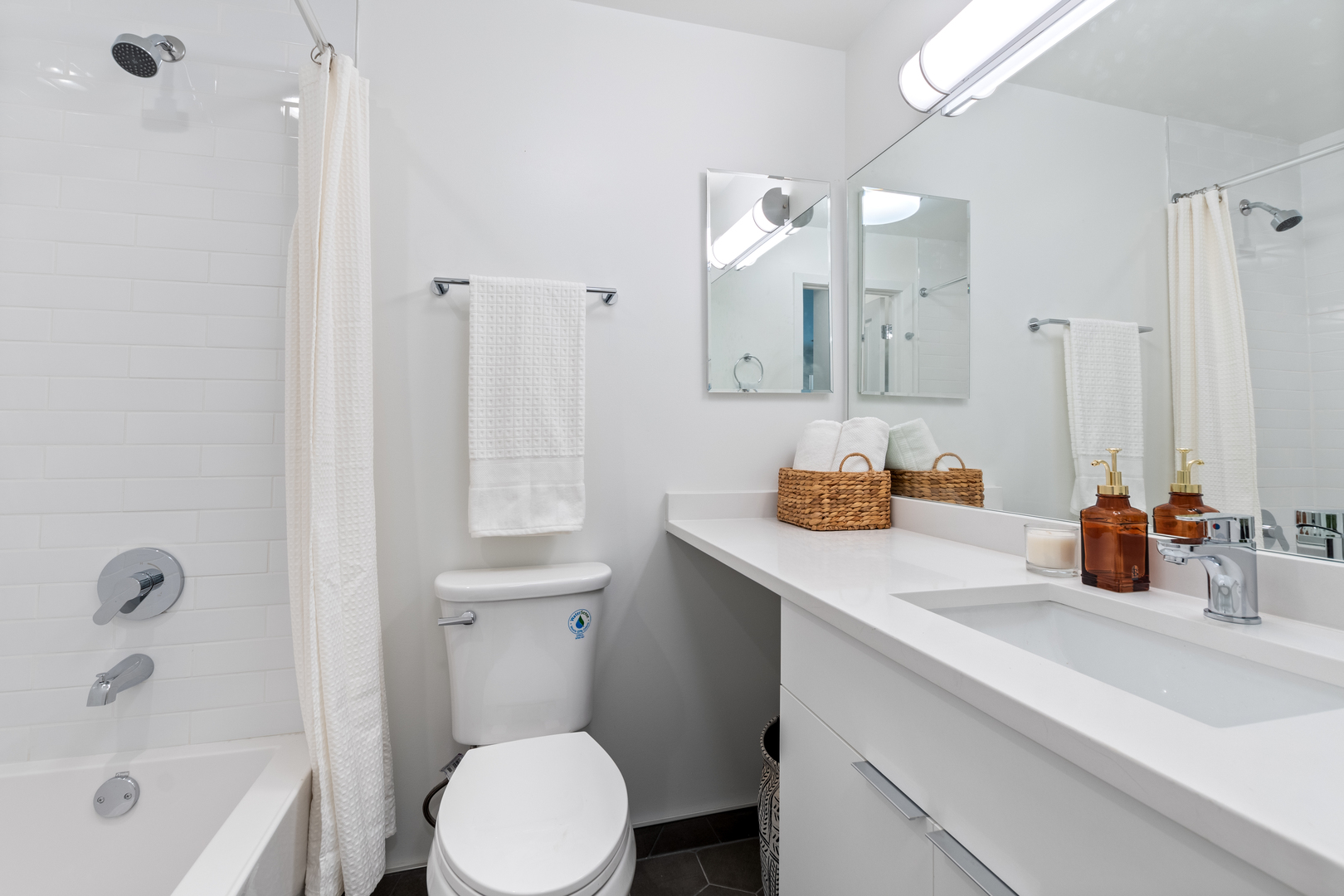 1650 West Roscoe Street, Unit 207 Chicago, IL 60657 - Photo 13 of 23