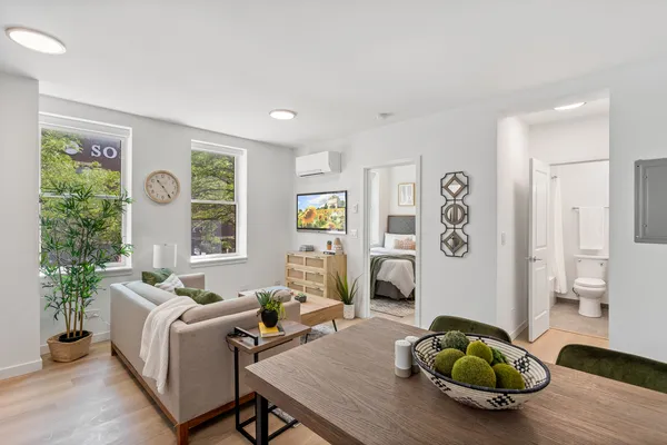 $2,095 | 1650 West Roscoe Street, Unit 207, Chicago, IL 60657