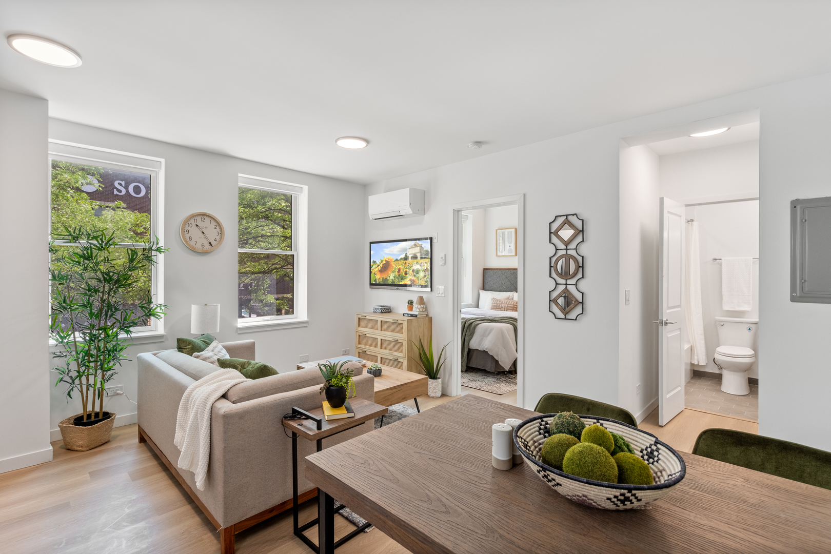 1650 West Roscoe Street, Unit 207 Chicago, IL 60657 - Photo 3 of 23