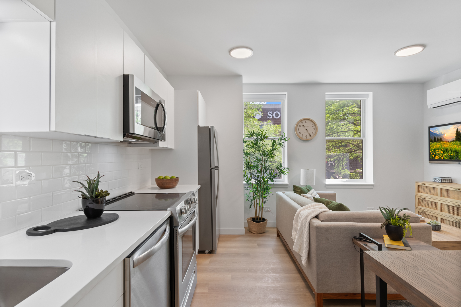 1650 West Roscoe Street, Unit 207 Chicago, IL 60657 - Photo 4 of 23