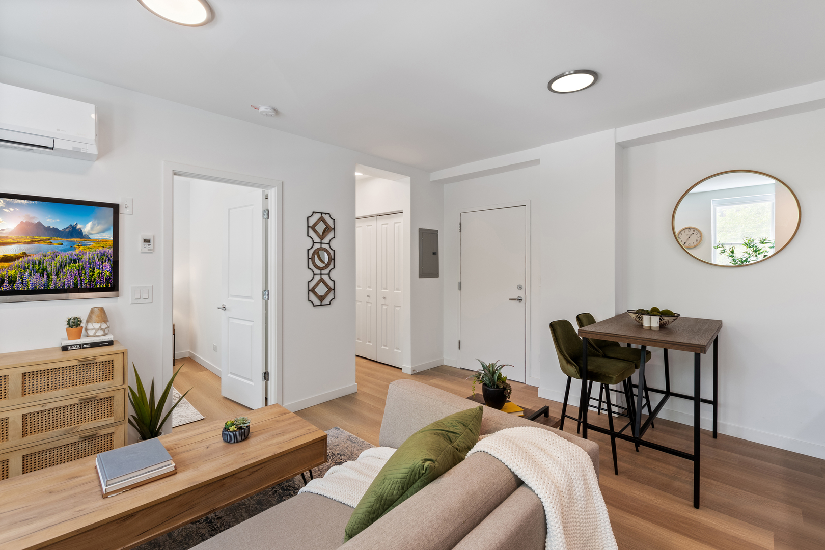 1650 West Roscoe Street, Unit 207 Chicago, IL 60657 - Photo 6 of 23