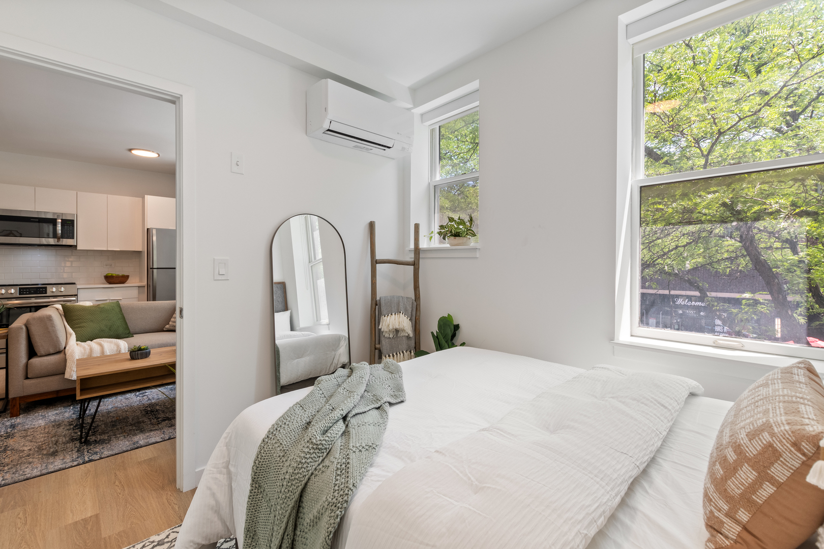 1650 West Roscoe Street, Unit 207 Chicago, IL 60657 - Photo 8 of 23