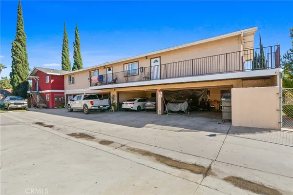 a view of a utility room with washer and dryer