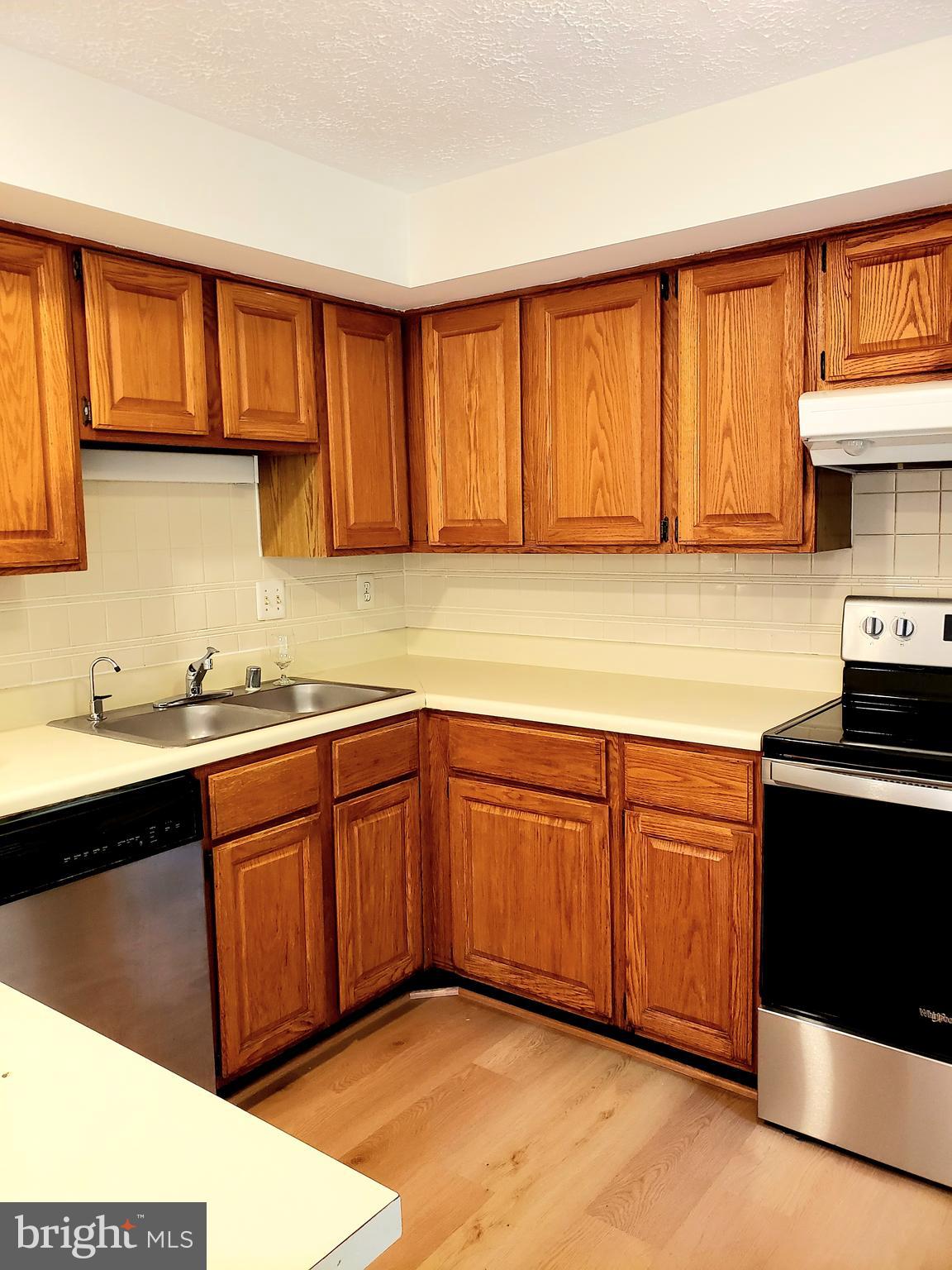 7526 Aspenpark Road Lorton, VA 22079 - Photo 6 of 43 Gallery Image 6