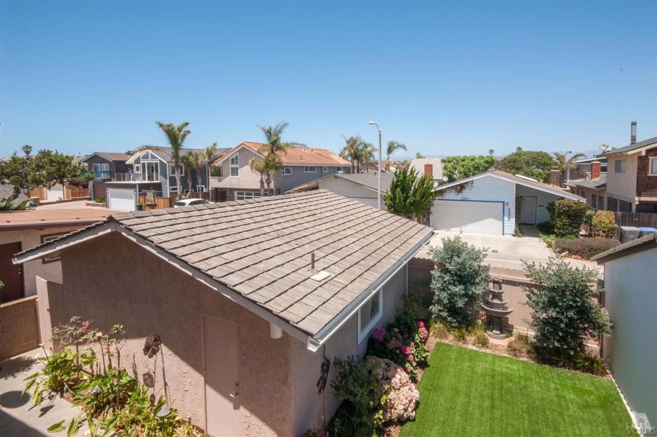 5241 Beachcomber Street Oxnard, CA 93035 - Photo 18 of 21 a view of a terrace with a sitting area