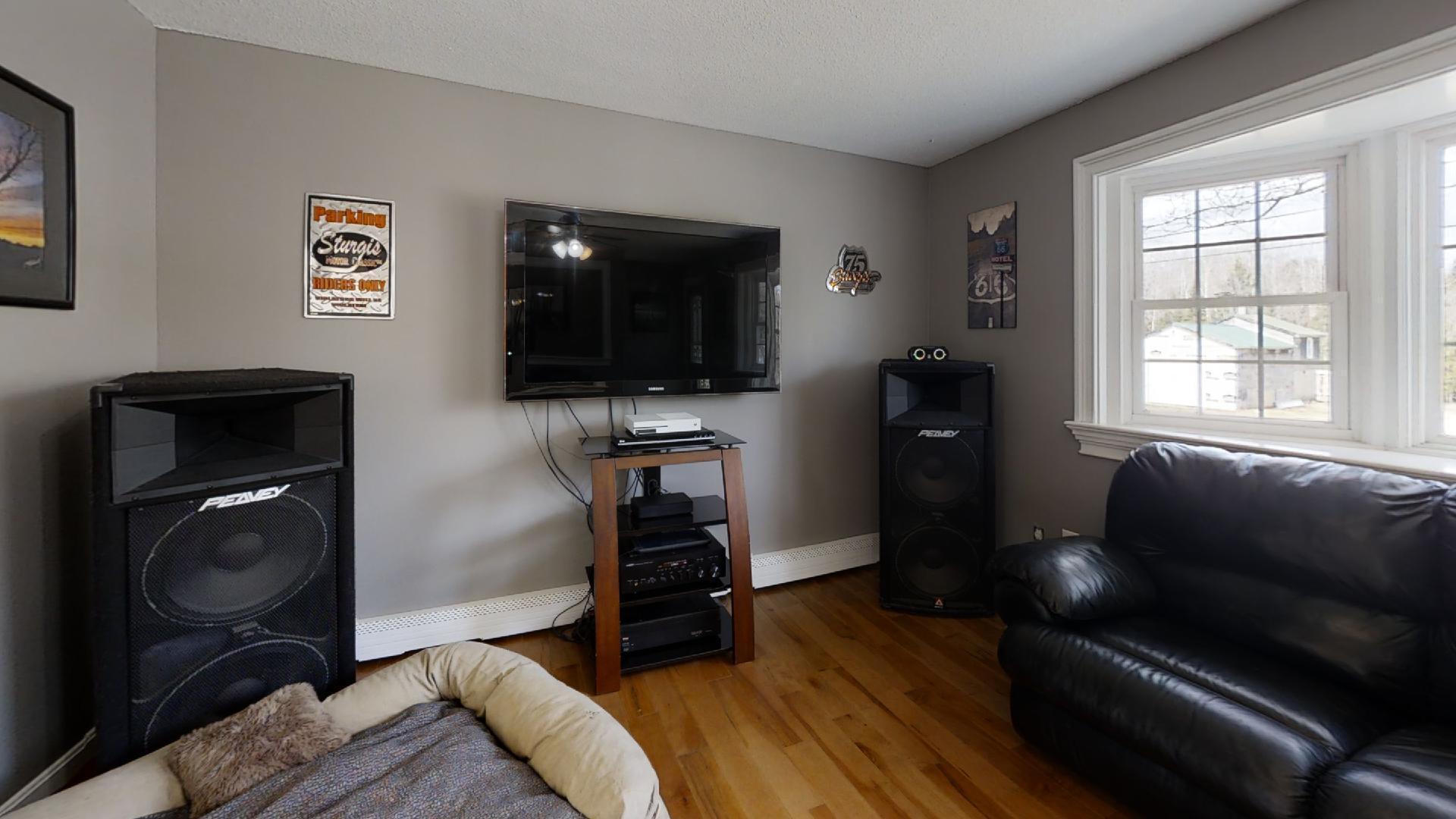 188 Davis Road Durham, ME 04222 - Photo 4 of 15 Living room