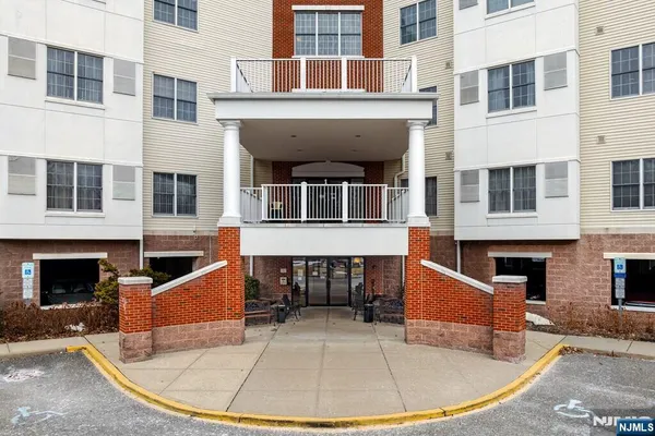 $330,000 | 189 Forest Avenue, Paramus, NJ 07652