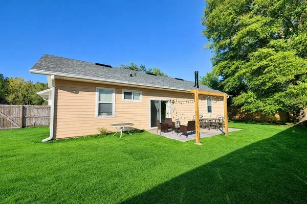 $2,700 | 14271 Northwest 10th Road, Newberry, FL 32669