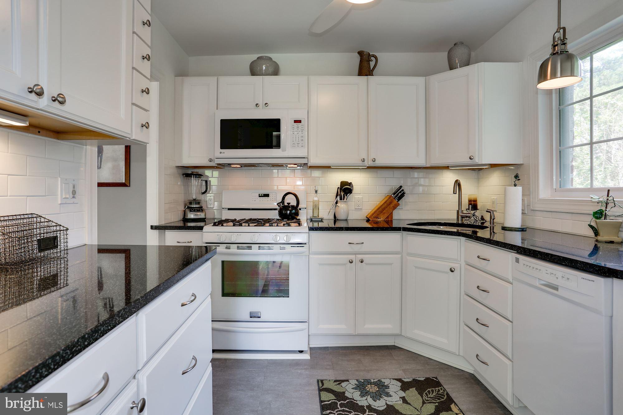 3243 Gunston Road, Unit 104 Alexandria, VA 22302 - Photo 11 of 27 Tons of cabinet storage