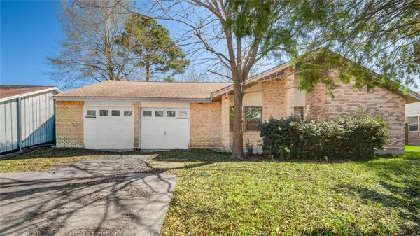 $190,000 | 4112 Pine Shadows Street, Dickinson, TX 77539