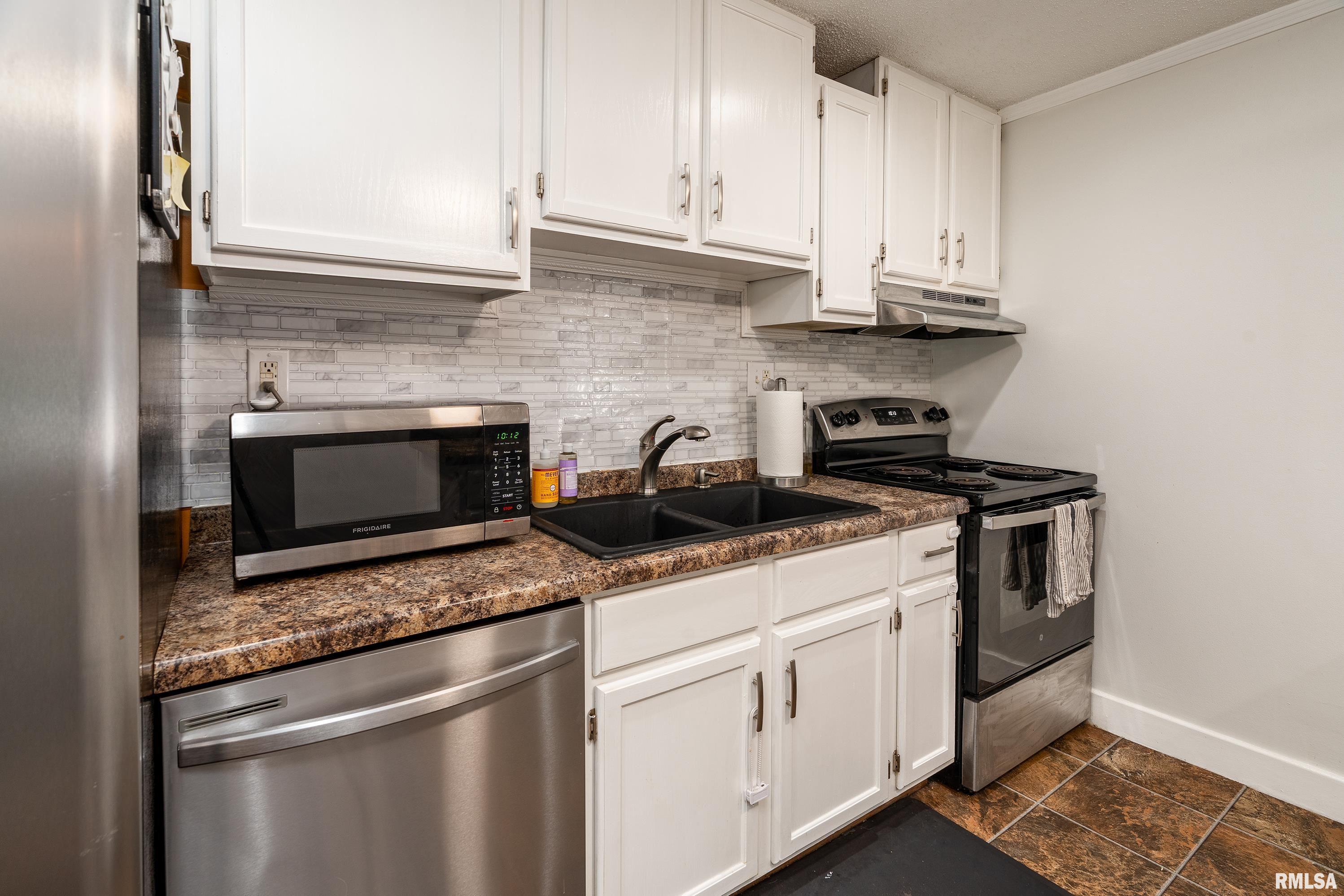 635 Charles Road Carbondale, IL 62901 - Photo 8 of 39 Gallery Image 8
