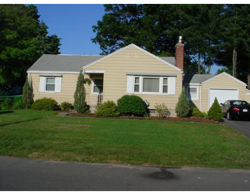 246 Mandalay Road Chicopee, MA 01020 - Photo 1 of 14 Gallery Image 1