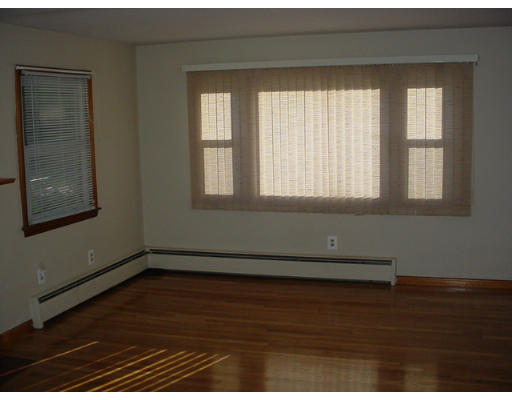 246 Mandalay Road Chicopee, MA 01020 - Photo 4 of 14 Gallery Image 4