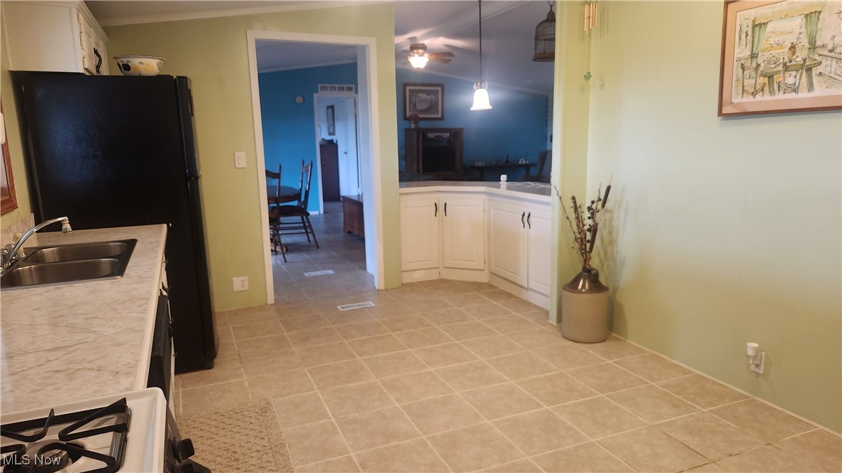 8000 Hawk Road Newcomerstown, OH 43832 - Photo 4 of 30 Kitchen on main level