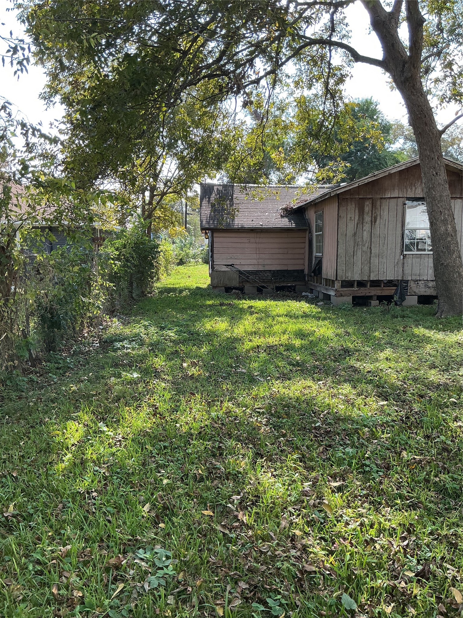 3013 Reid Street Houston, TX 77026 - Photo 8 of 17 a view of a backyard