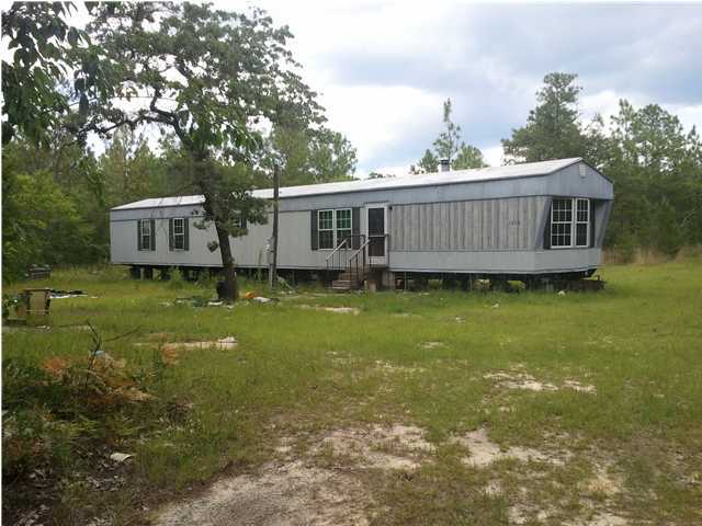 1213 Delaware Road DeFuniak Springs, FL 32433 - Photo 2 of 4 a view of a house with a yard