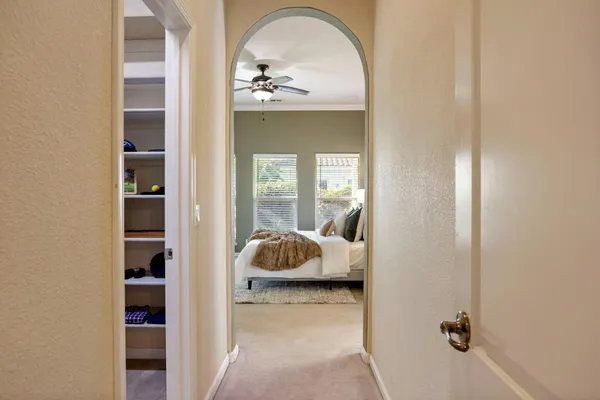 a view of livingroom with furniture