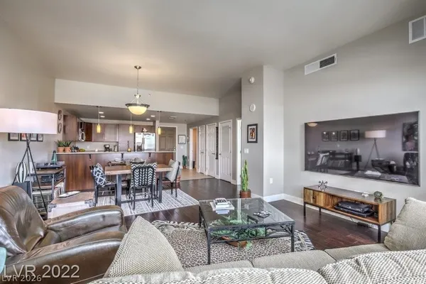 $2,465 | 150 South Las Vegas Boulevard, Unit 1018, Las Vegas, NV 89101