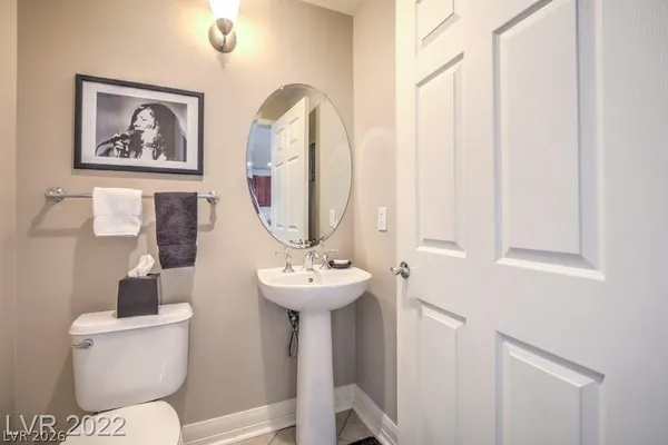 $2,465 | 150 South Las Vegas Boulevard, Unit 1018, Las Vegas, NV 89101