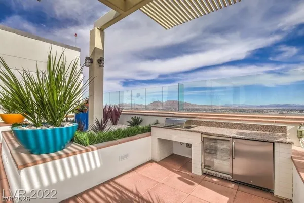 $2,465 | 150 South Las Vegas Boulevard, Unit 1018, Las Vegas, NV 89101