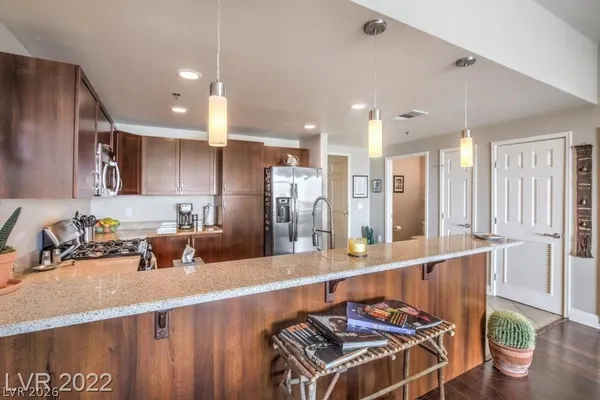 $2,465 | 150 South Las Vegas Boulevard, Unit 1018, Las Vegas, NV 89101