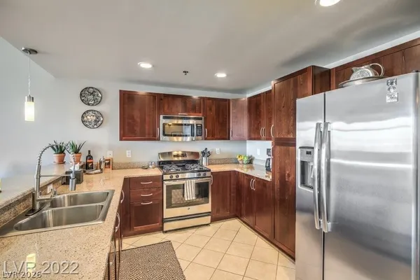 $2,465 | 150 South Las Vegas Boulevard, Unit 1018, Las Vegas, NV 89101