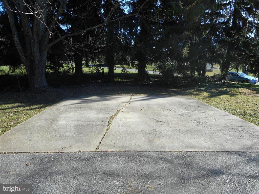 10807 Kingstead Road Damascus, MD 20872 - Photo 26 of 30 Parking pad