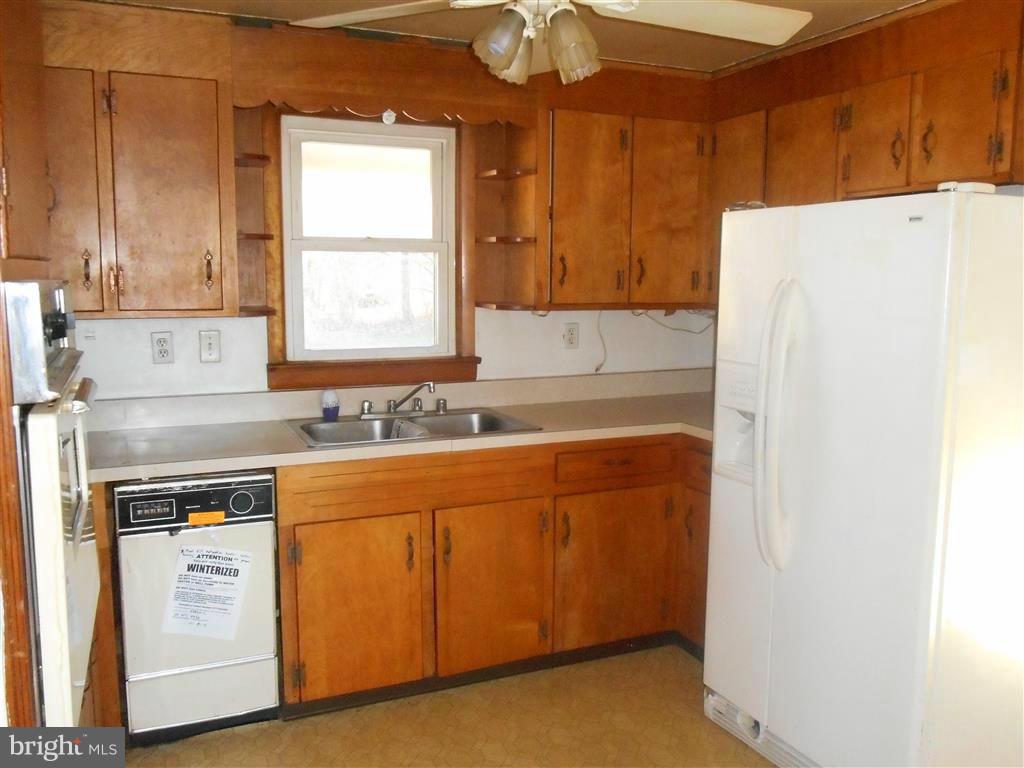 10807 Kingstead Road Damascus, MD 20872 - Photo 5 of 30 Kitchen