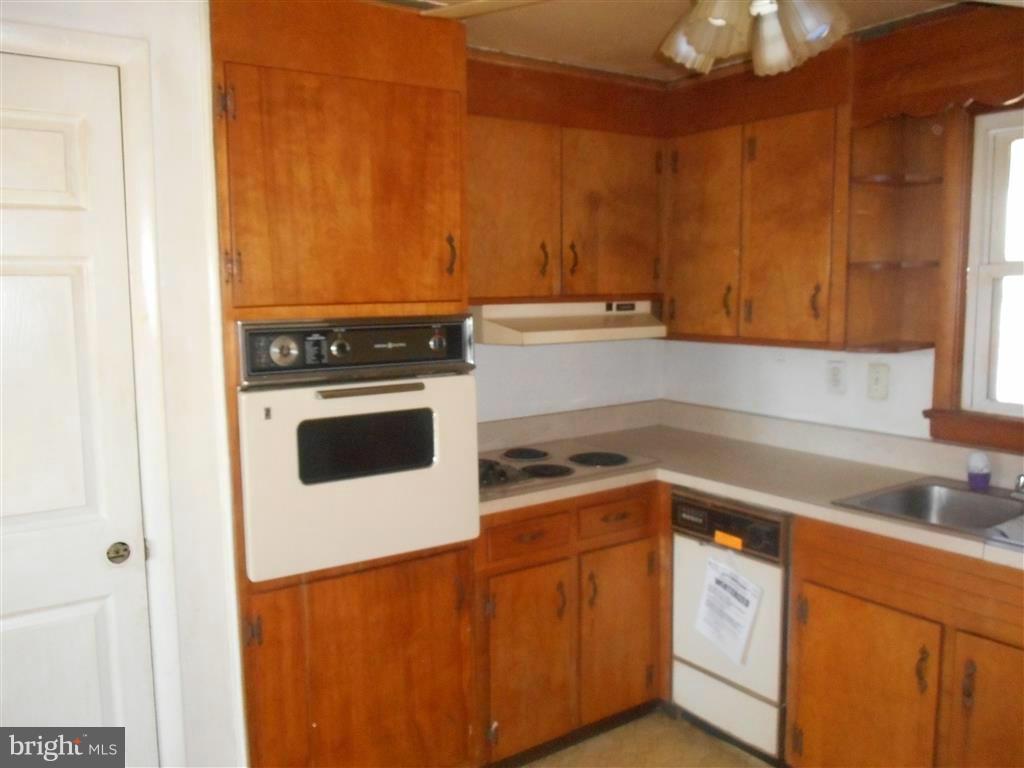 10807 Kingstead Road Damascus, MD 20872 - Photo 6 of 30 Kitchen