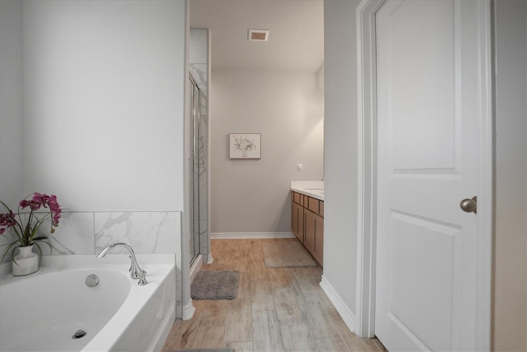 2685 Westeros Street Corpus Christi, TX 78415 - Photo 14 of 24 a bathroom with a tub and a sink