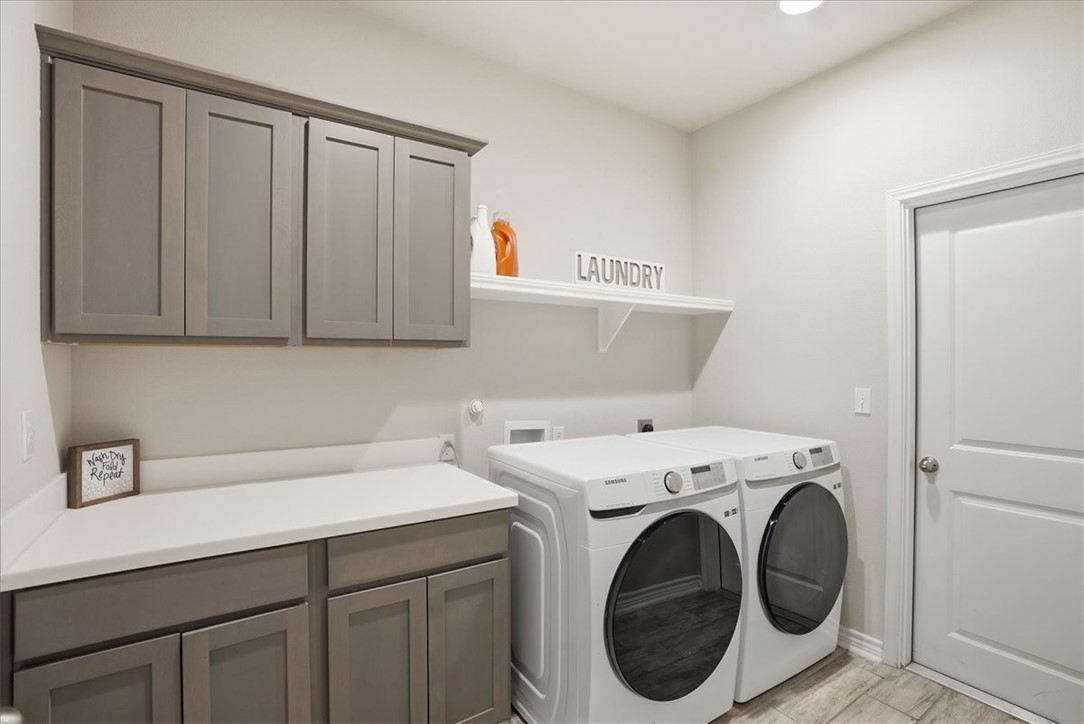 2685 Westeros Street Corpus Christi, TX 78415 - Photo 23 of 24 a utility room with dryer and washer