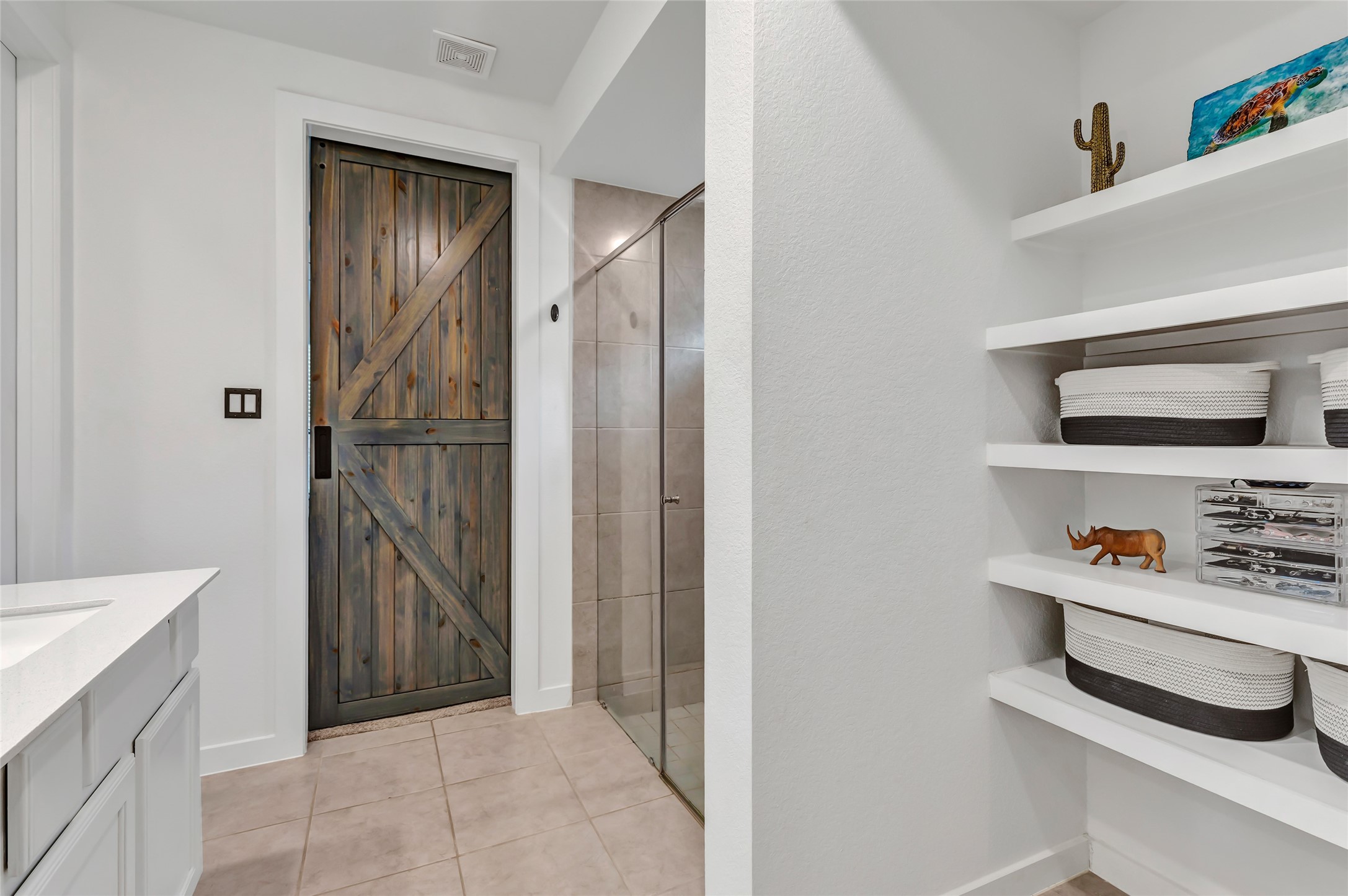 527 Chestnut Reef Court Conroe, TX 77304 - Photo 23 of 40 a view of an entryway with wooden floor and cabinets
