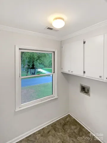 a view of a window in an empty room