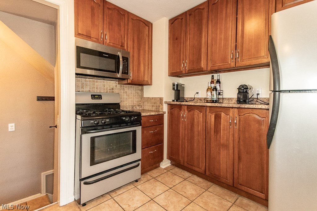 1369 Cranover Road Cleveland, OH 44124 - Photo 6 of 31