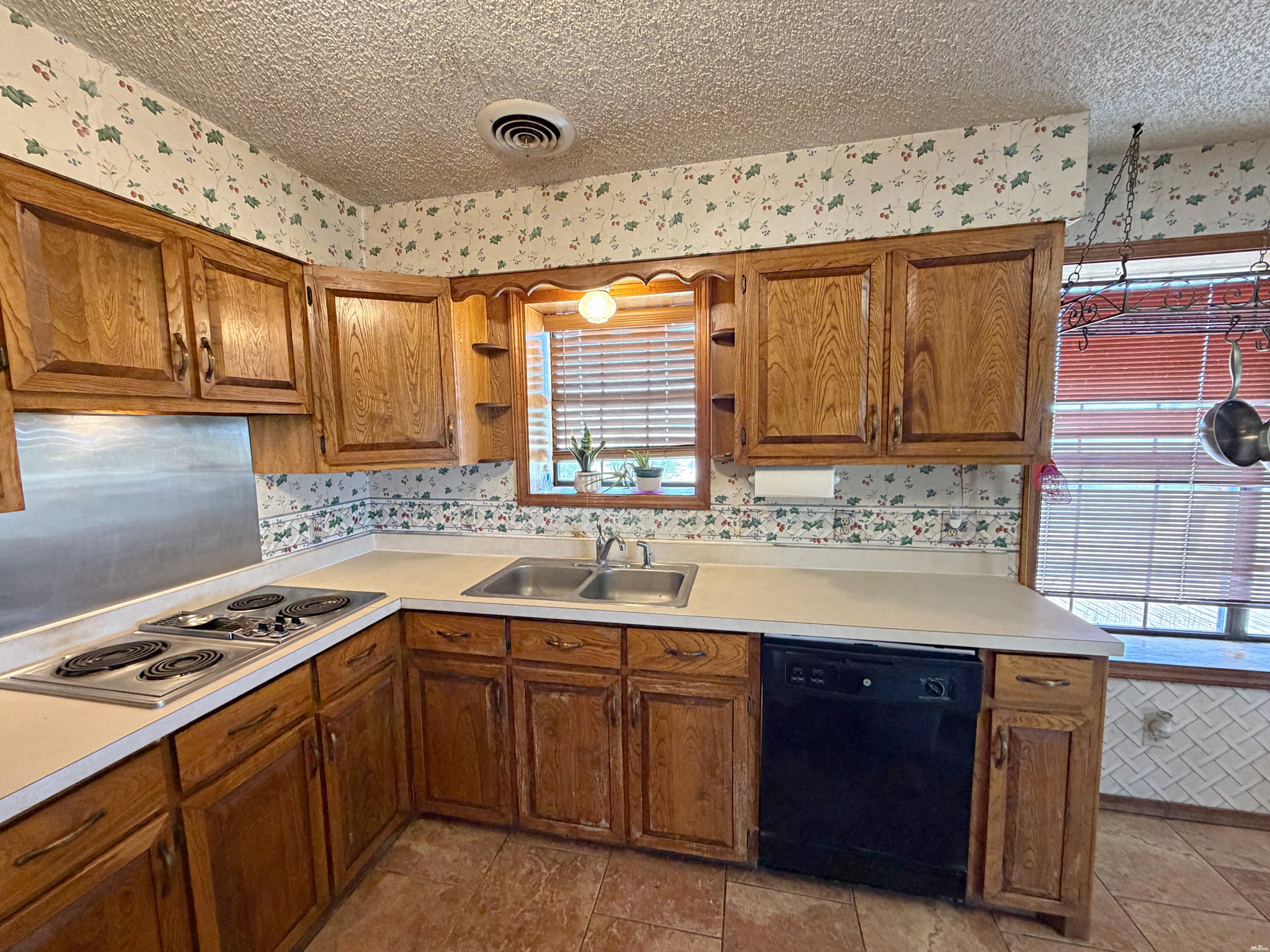 2406 Walker Road Roswell, NM 88201 - Photo 15 of 44 Gallery Image 15
