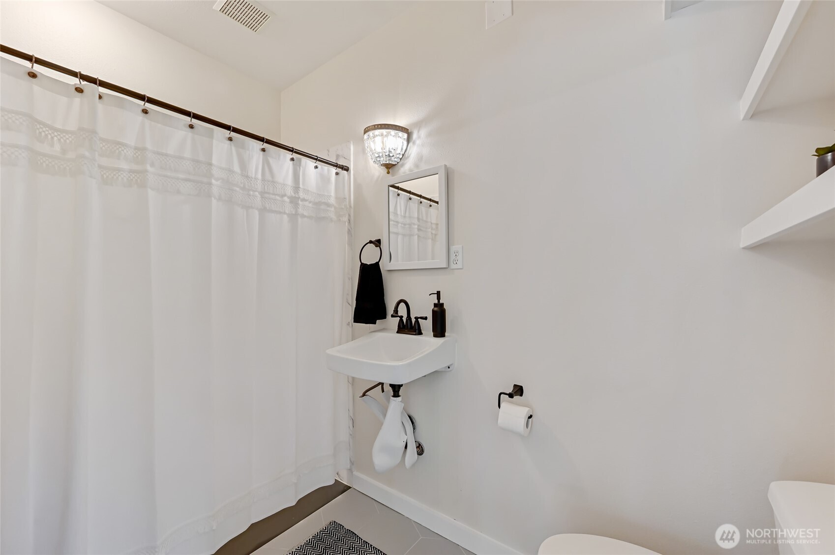 2428 Jones Avenue Northeast Renton, WA 98056 - Photo 29 of 40 Gallery Image 29