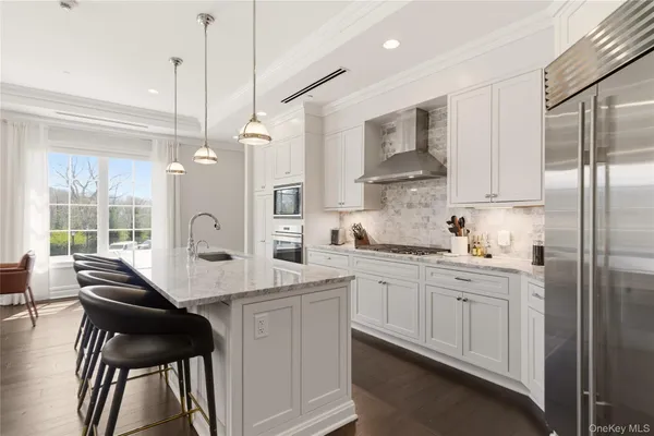$2,650,000 | 5000 Royal Court, Unit 5014, North Hills, NY 11040