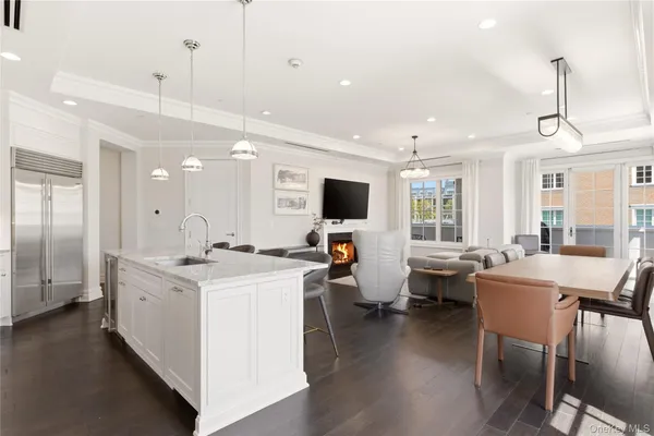 $2,650,000 | 5000 Royal Court, Unit 5014, North Hills, NY 11040