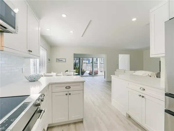 $2,650 | 354 Harbour Drive, Unit 354, Naples, FL 34103