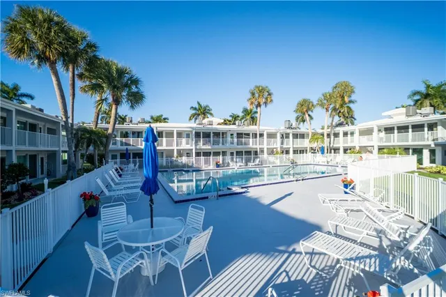 $2,700 | 354 Harbour Drive, Unit 354, Naples, FL 34103