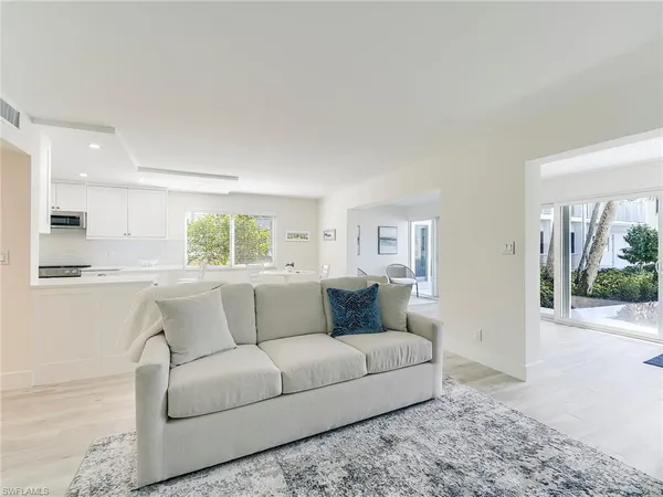 $2,650 | 354 Harbour Drive, Unit 354, Naples, FL 34103