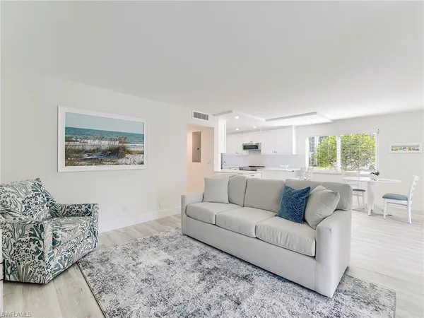 $2,650 | 354 Harbour Drive, Unit 354, Naples, FL 34103
