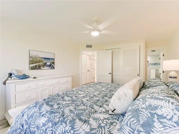$2,650 | 354 Harbour Drive, Unit 354, Naples, FL 34103