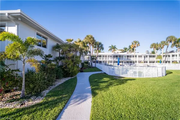 $2,650 | 354 Harbour Drive, Unit 354, Naples, FL 34103