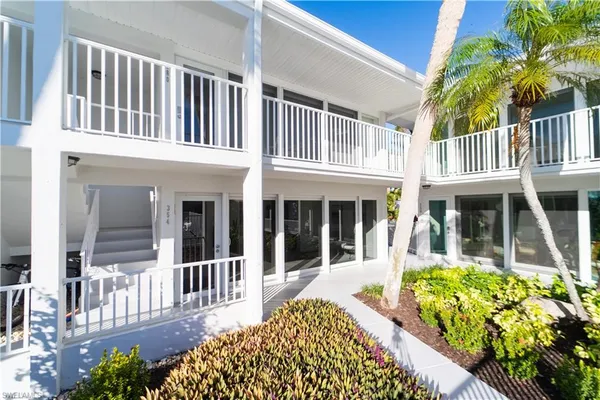 $2,650 | 354 Harbour Drive, Unit 354, Naples, FL 34103