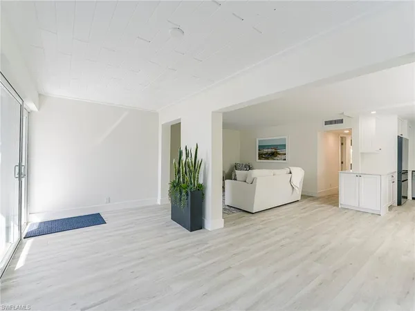 $2,650 | 354 Harbour Drive, Unit 354, Naples, FL 34103