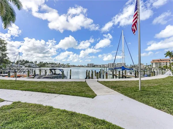 $2,650 | 354 Harbour Drive, Unit 354, Naples, FL 34103