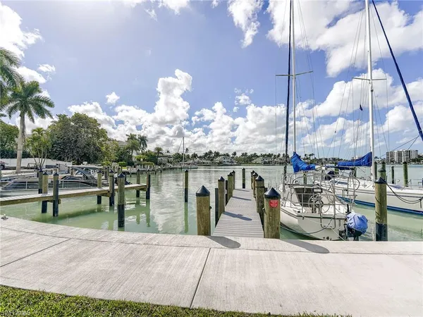 $2,650 | 354 Harbour Drive, Unit 354, Naples, FL 34103