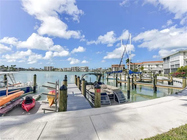 $2,650 | 354 Harbour Drive, Unit 354, Naples, FL 34103